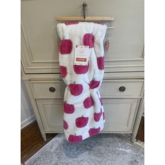 Rachel Ashwell Pink Pumpkin Oversized Faux‎ Fur Throw Blanket Fall 50”x70” NWT - Picture 1 of 4